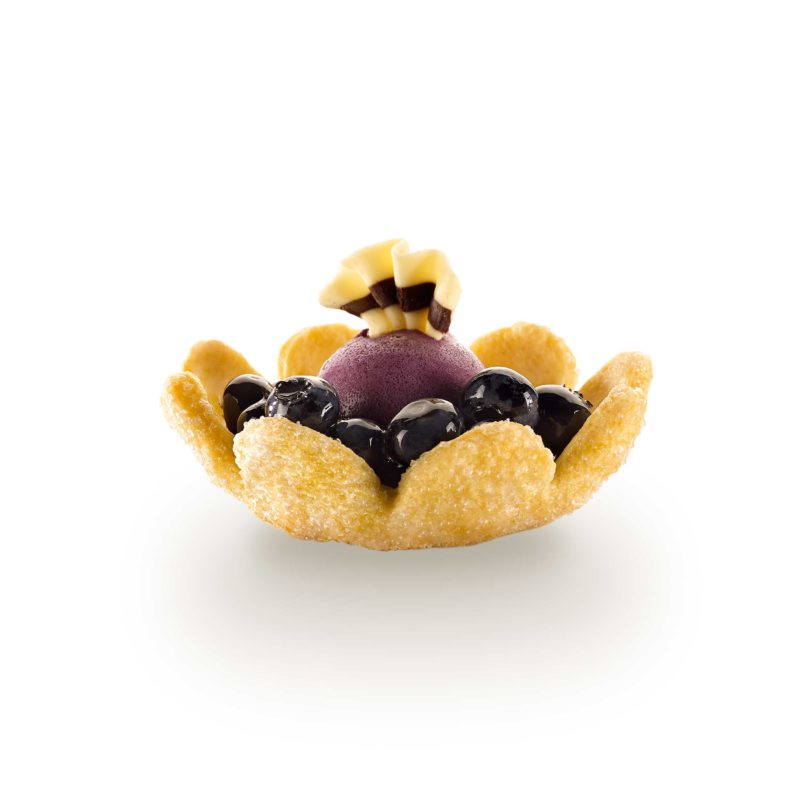 Puff pastry flower with blueberry mousse